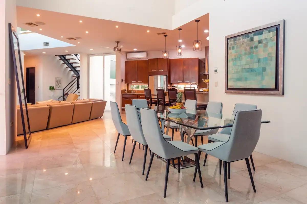 Dining and living area at Iboga Wellness Institute Casa Centro in Cozumel