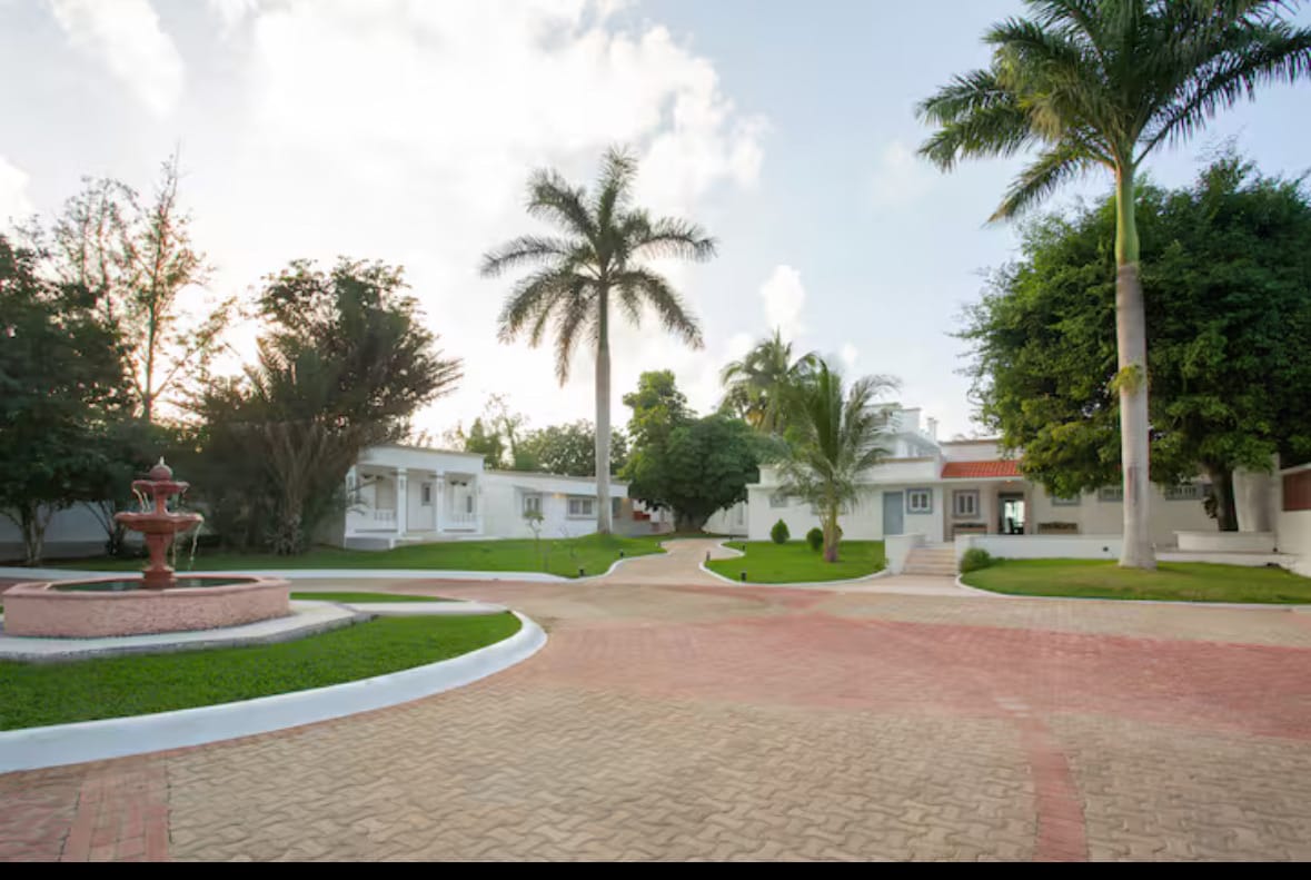 Private driveway entrance at Ocean Sanctuary
